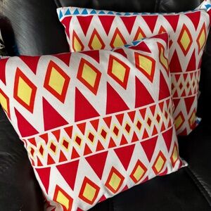 2 new Decorative Accent pillows